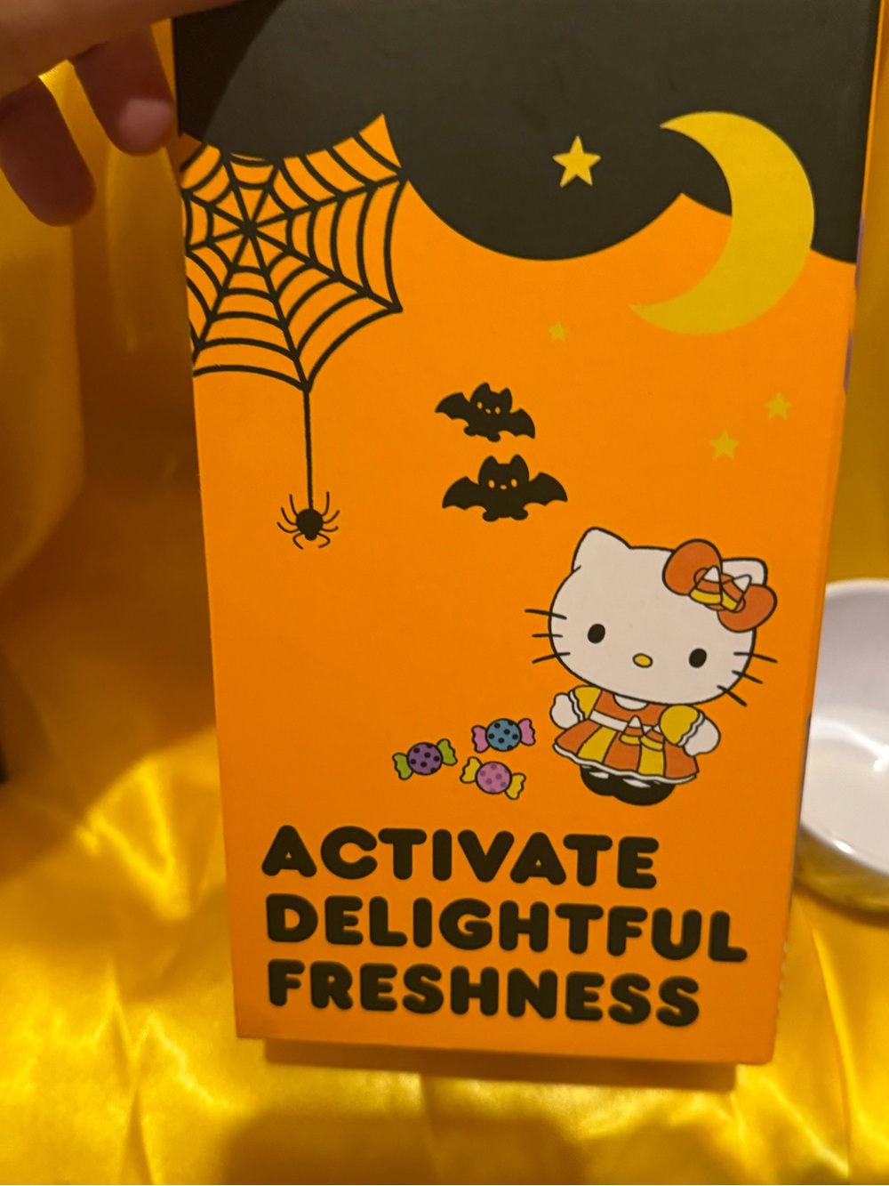 Hello Kitty Peppermint Reed Diffuser with Purple Reeds - Picture 3 of 4